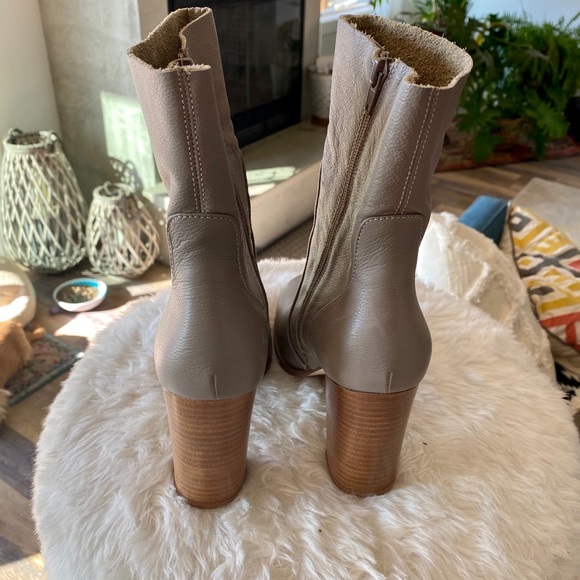 Chinese Laundry Cool Kid Booties. - Picture 4 of 6